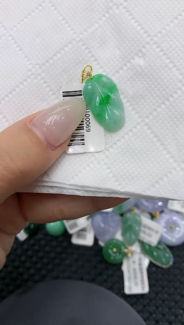 颈饰18K金镶嵌翡翠111111111111