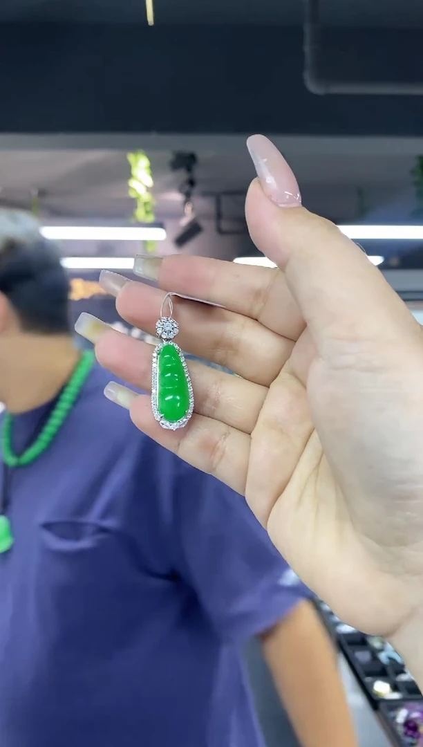 翡翠未镶嵌颈饰多样性发其一颜色微差