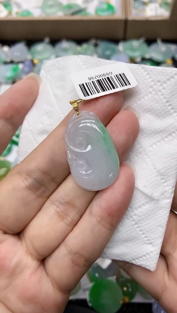 颈饰18K金镶嵌翡翠6921253941650882039