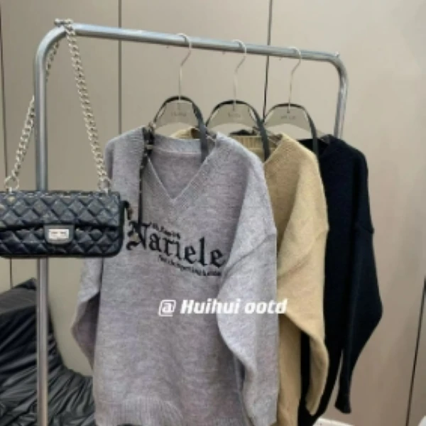 【灰灰穿搭】美式复古字母刺绣挂脖针织衫女学院风设计感毛衣（HD15）