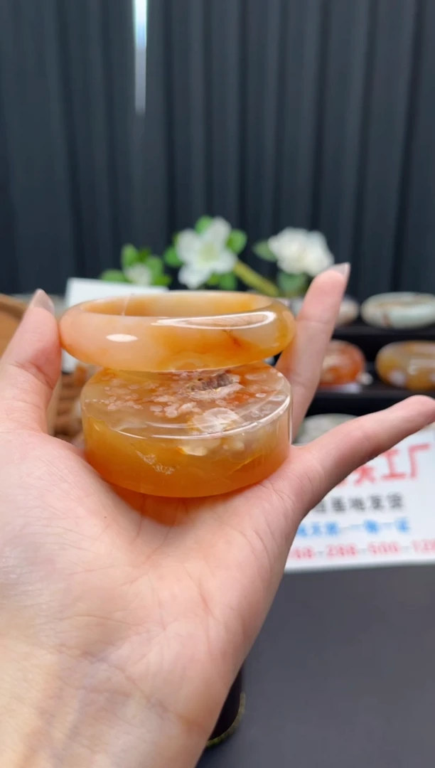 未镶嵌手镯石英质玉赠送镯心（60圈口）