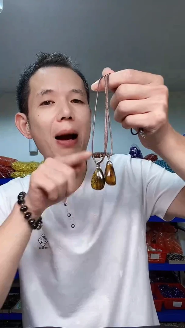 琥珀颈饰未镶嵌血珀水滴吊坠