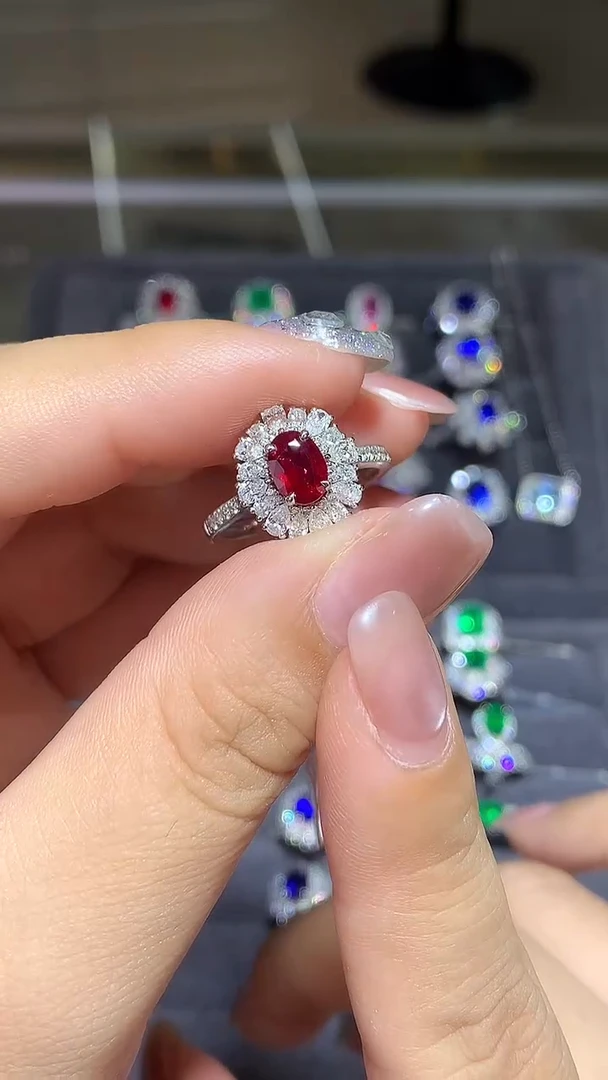 18K金镶嵌戒指红宝石1.02CT