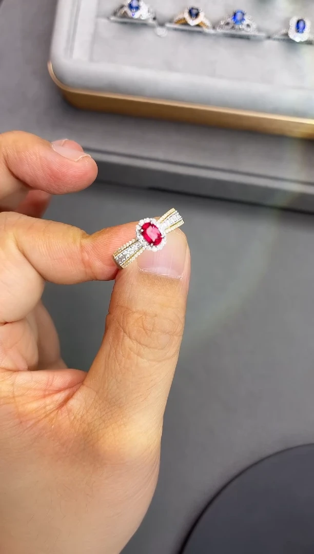 18K金镶嵌戒指红宝石?**?0.66ct/无烧鸽血红/憨憨回归价