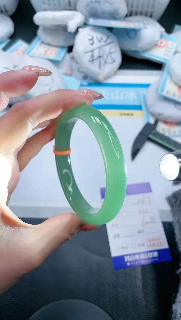 【闪购商品】石英质玉手镯未镶嵌17V267-60