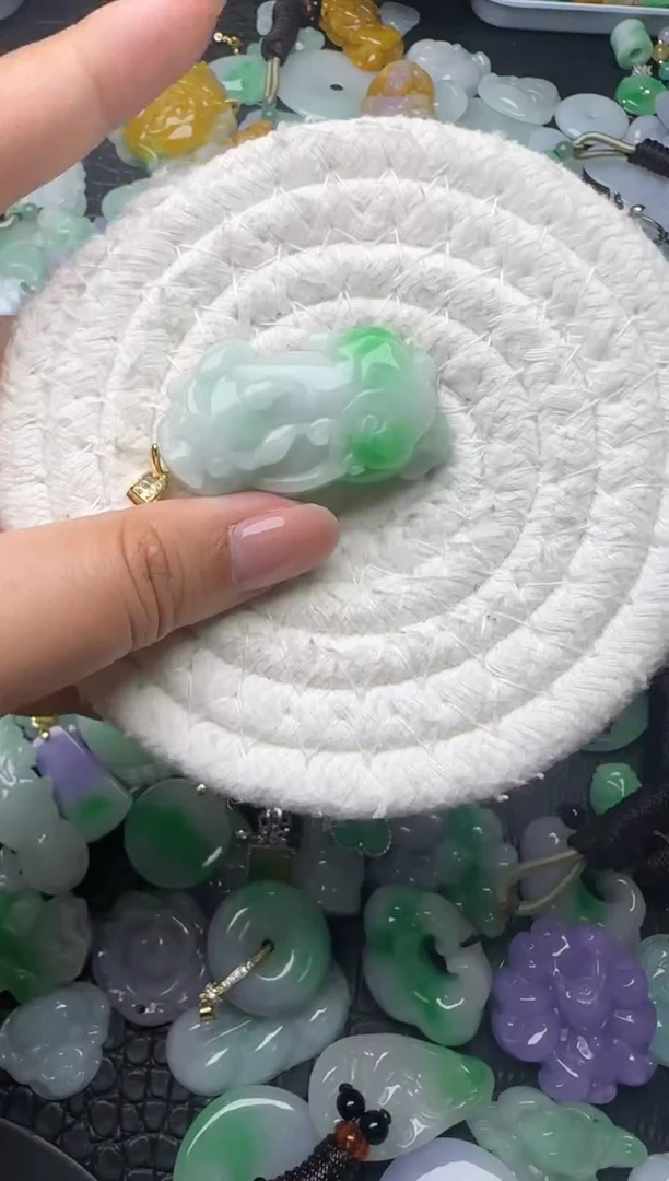 颈饰未镶嵌翡翠缅甸翡翠吊坠