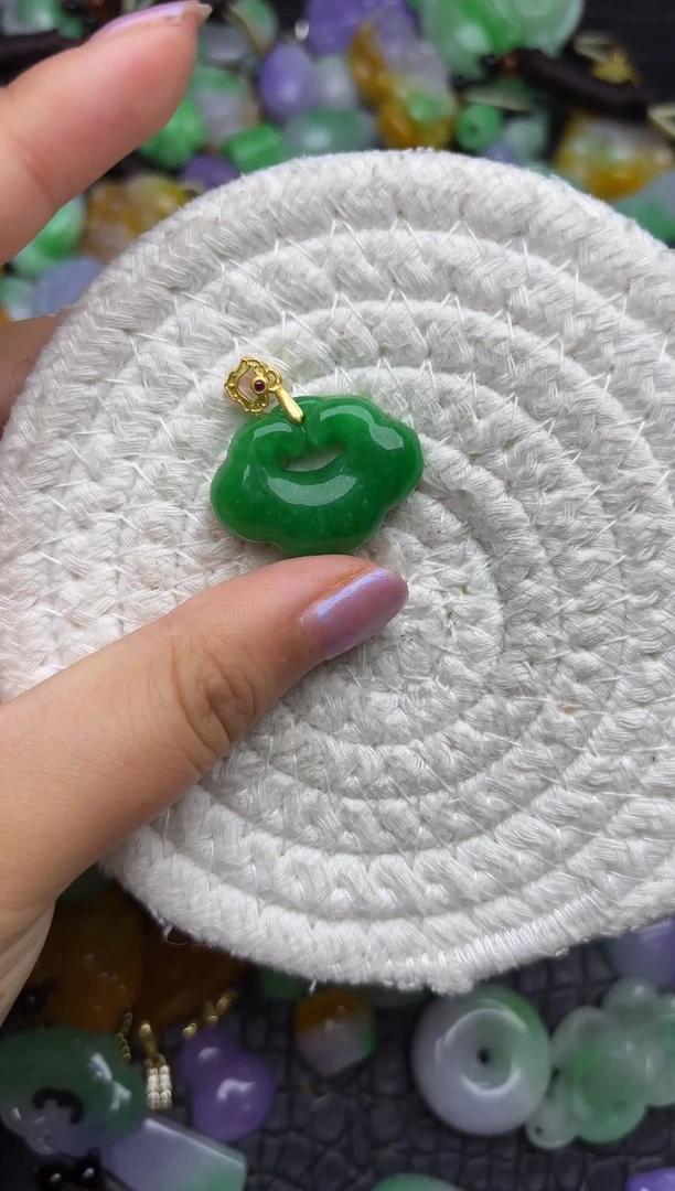 颈饰未镶嵌翡翠缅甸翡翠吊坠
