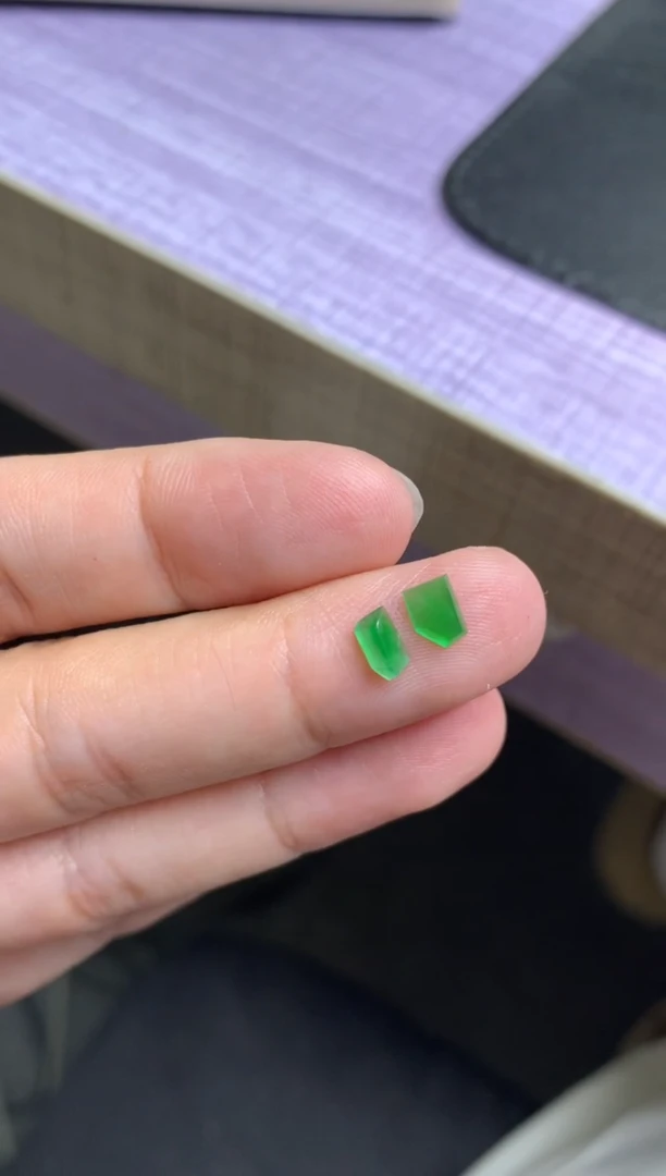 未镶嵌定制翡翠大*梅定金