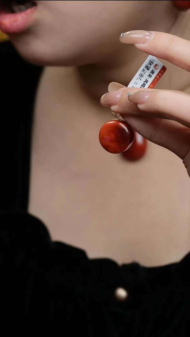 18K金镶嵌吊坠南红玛瑙D