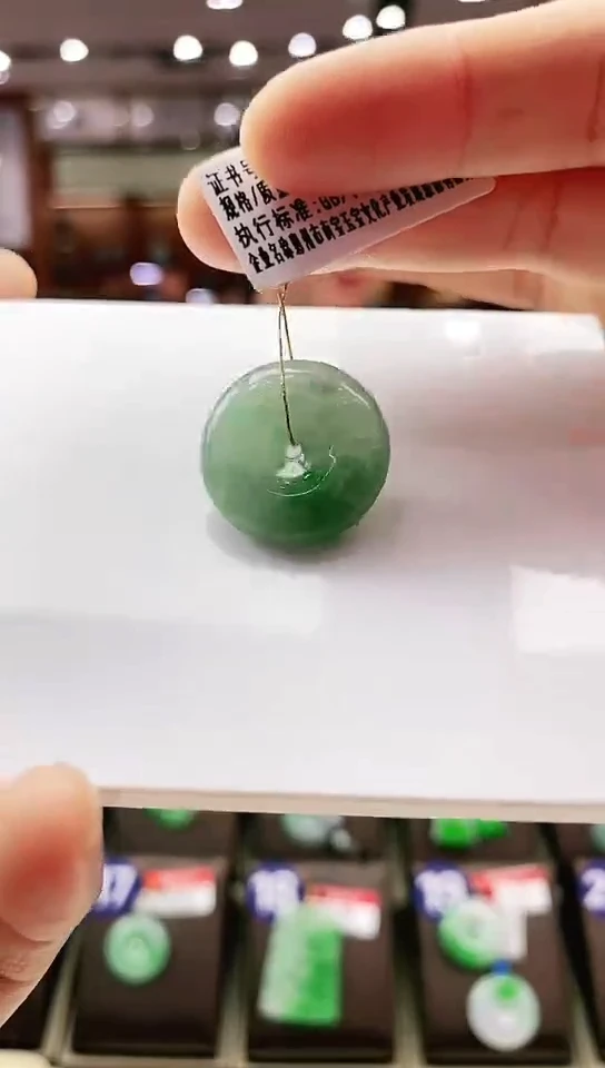 颈饰未镶嵌翡翠平安扣