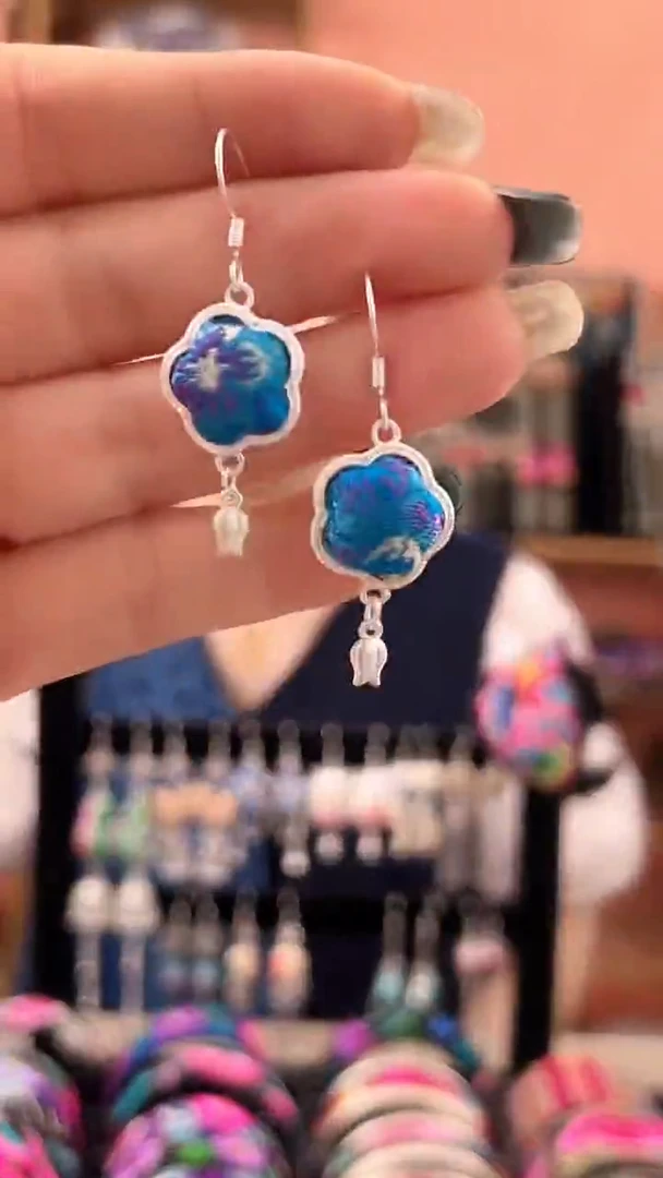 织绣云织谣老绣饰品19