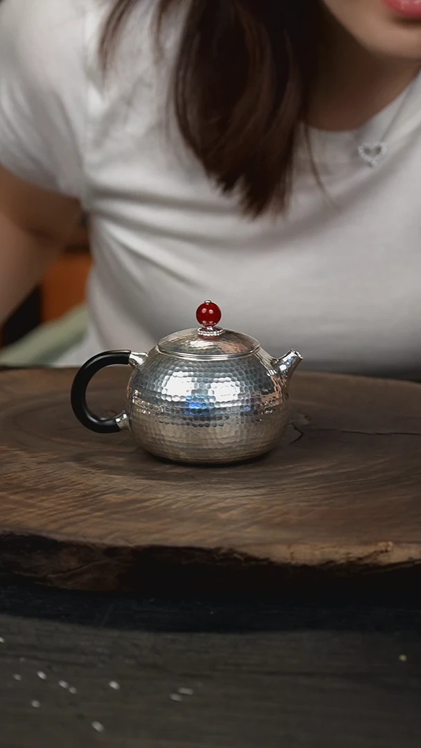 手工锤纹倒把素面小西施壶