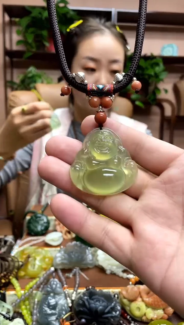 未镶嵌岫玉颈饰多样性发货发其中之一