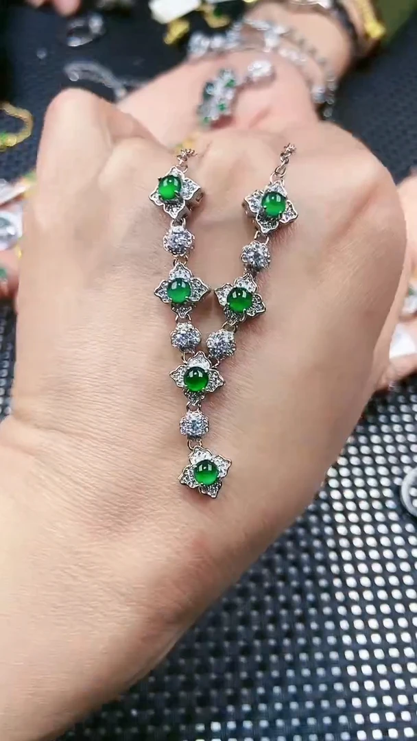 【闪购商品】翡翠颈饰未镶嵌11111111