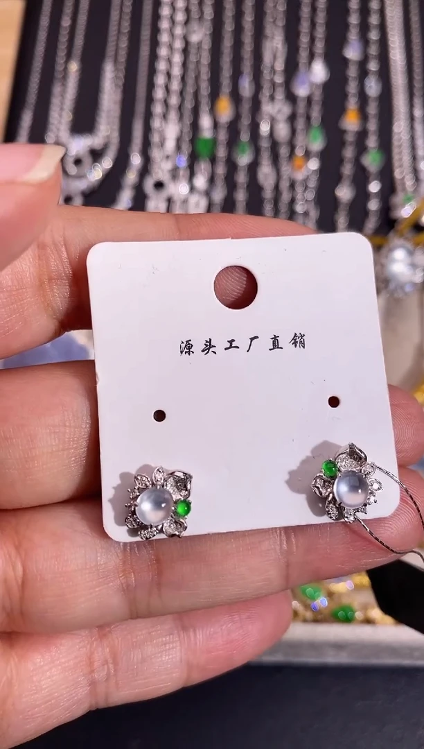 18K金镶嵌翡翠耳饰耳饰