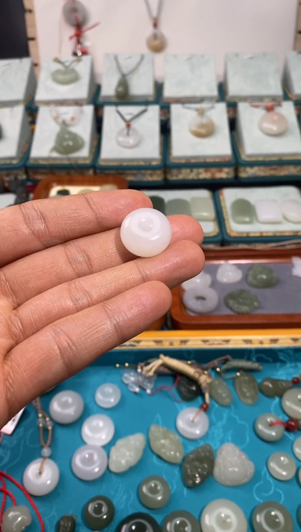 【闪购商品】和田玉颈饰未镶嵌平安扣