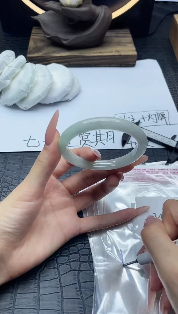 翡翠手镯未镶嵌一物一图编号342