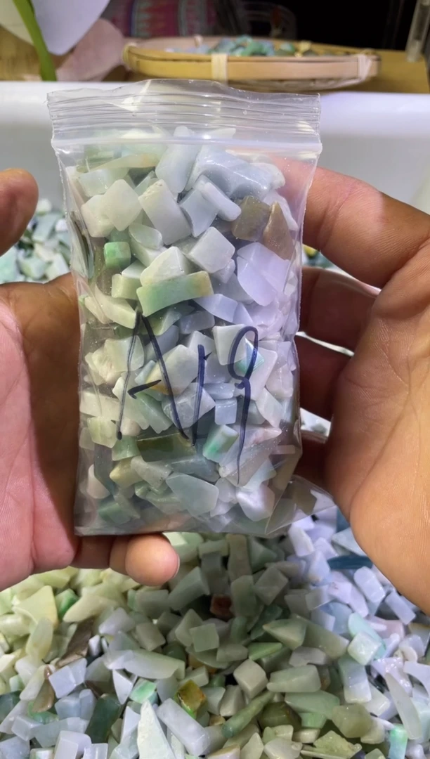 【闪购商品】翡翠颈饰未镶嵌缅甸天然翡翠边角小号500克A19