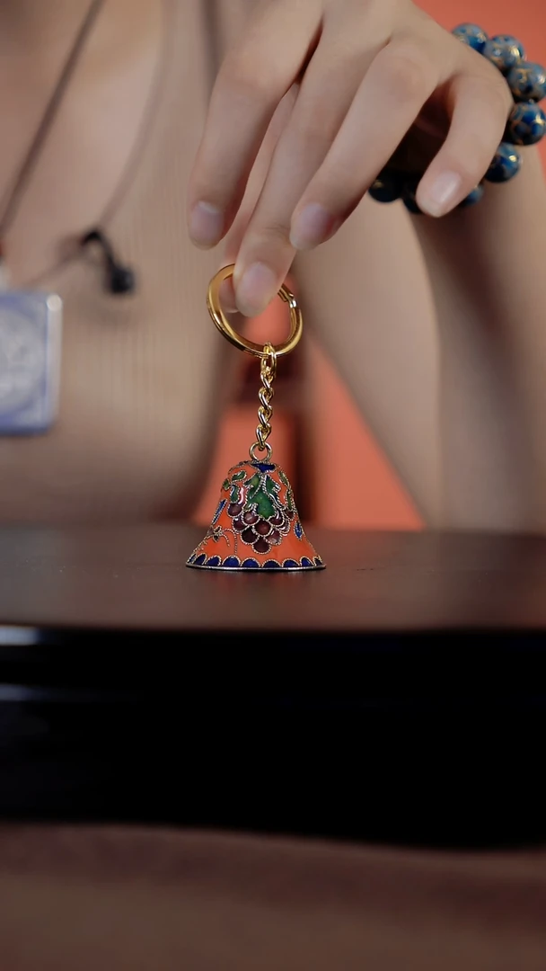蝴蝶葡萄纹饰 响铃挂件/钥匙扣 景泰蓝