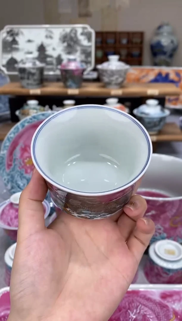 粉彩麒麟踏浪 马蹄杯