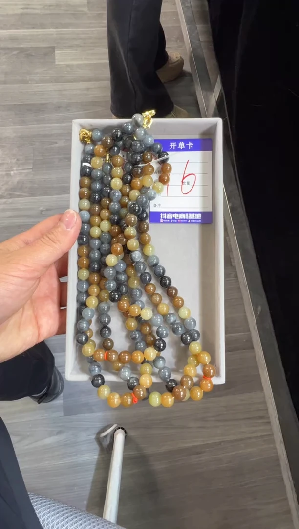 吊坠(赠链)未镶嵌和田玉楼兰三色10长串多样性拍一发一