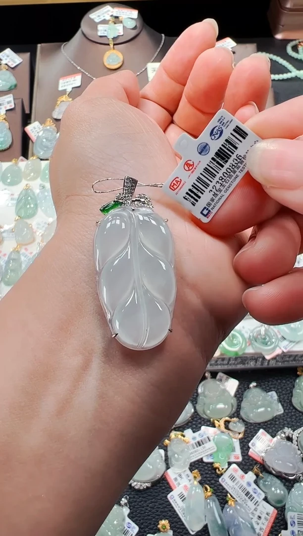 【闪购商品】翡翠吊坠(不含链)18K金镶嵌叶子吊坠806