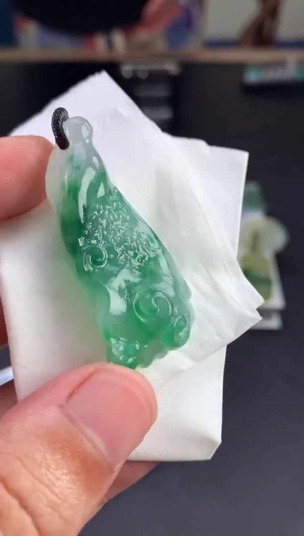 未镶嵌定制翡翠灰***伤翡翠