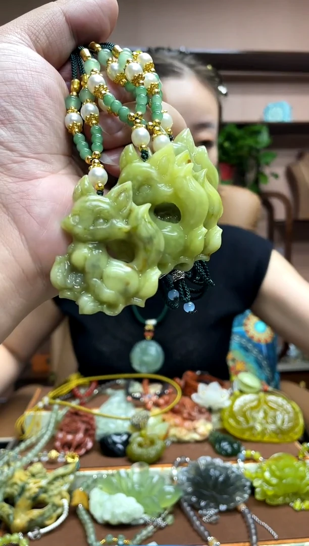 未镶嵌岫玉吊坠多样性发货发其中之一