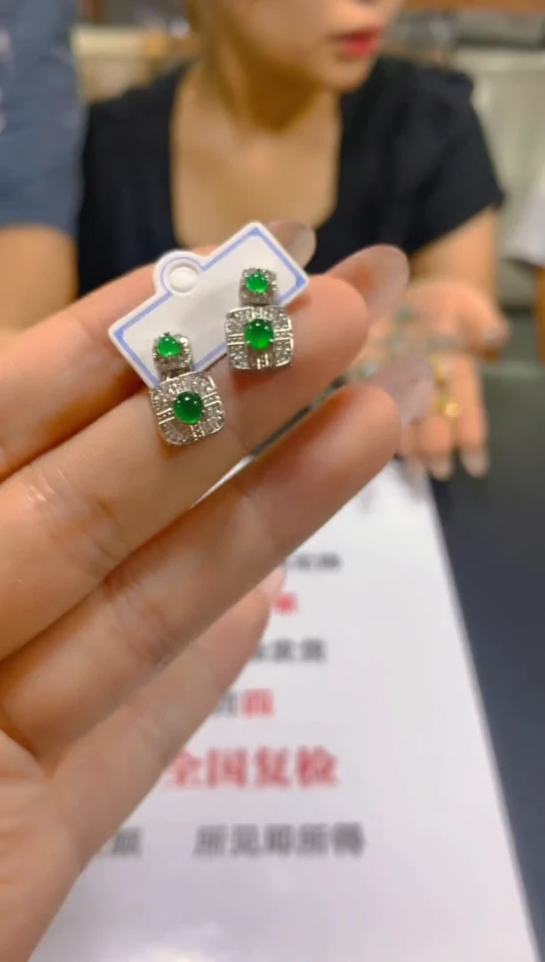 翡翠未镶嵌耳饰多样性发一