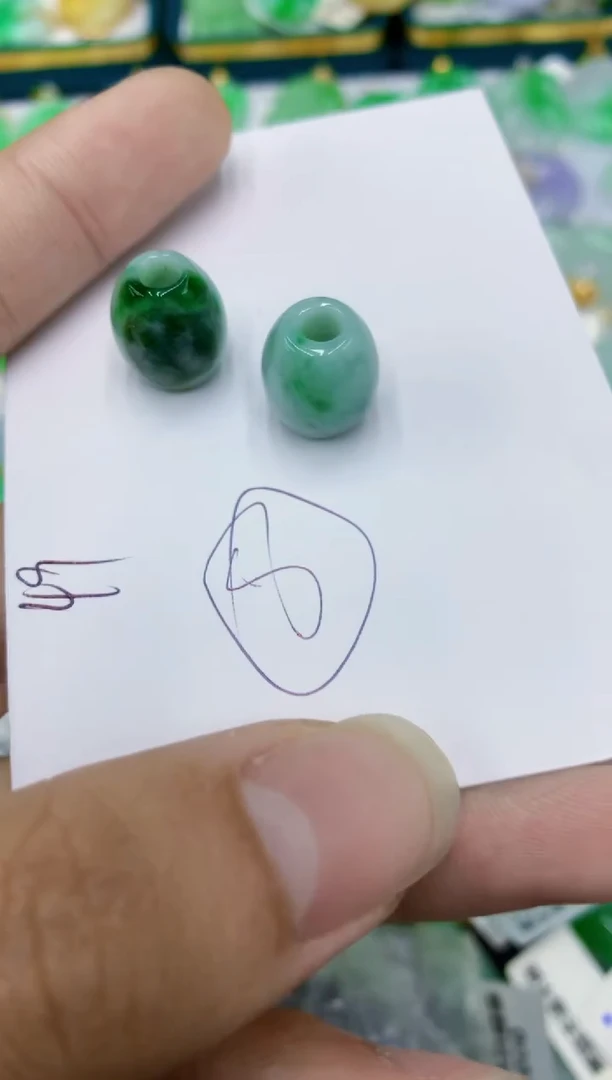 翡翠未镶嵌颈饰1111111111多样性发其一