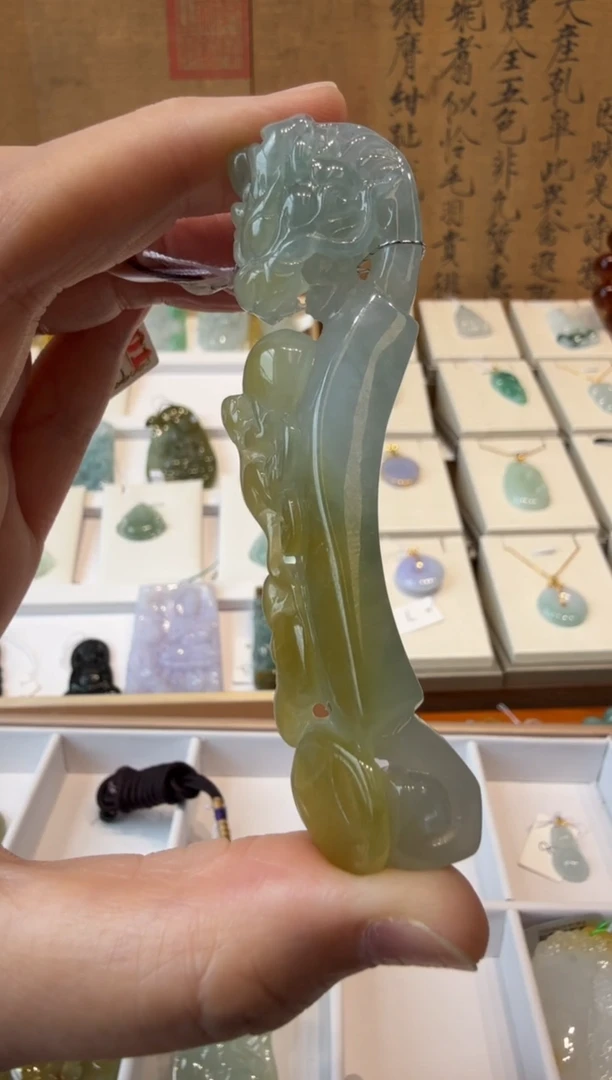 翡翠挂件未镶嵌A货翡翠多样性孤品