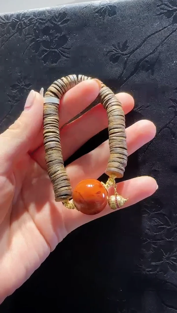 18K金镶嵌手链南红玛瑙珠宝原创直播间