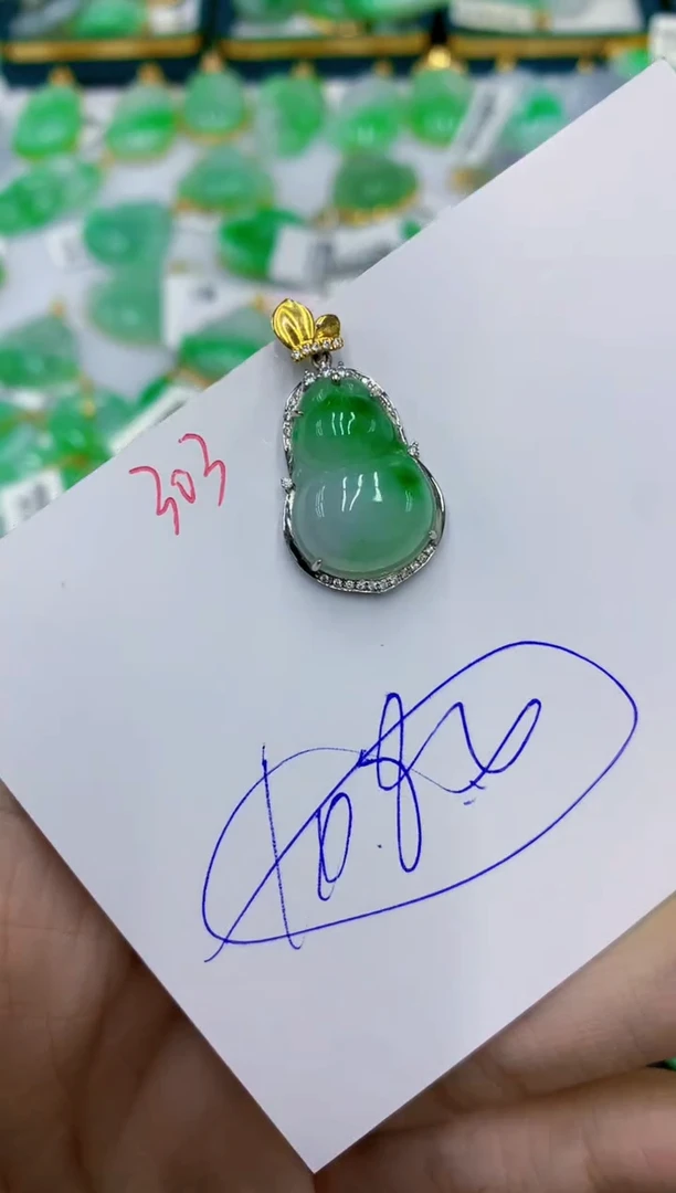 翡翠18K金镶嵌颈饰1111111111