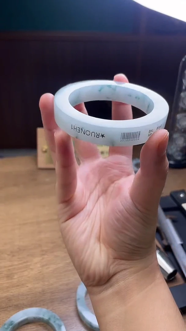 未镶嵌手镯定制翡翠知*丫定制