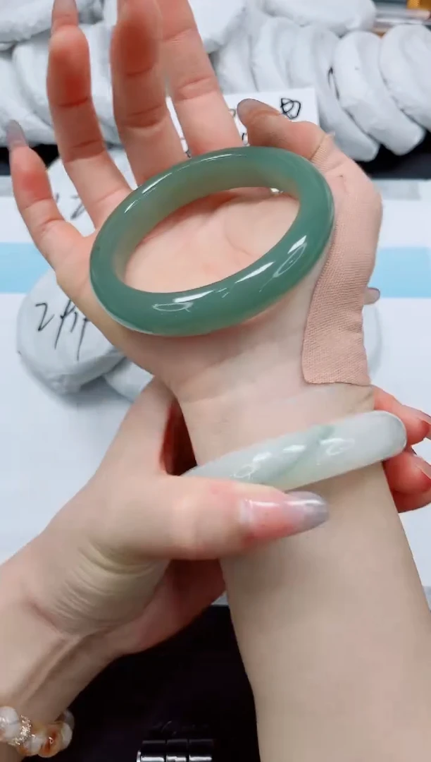 石英质玉手镯未镶嵌61/58.2