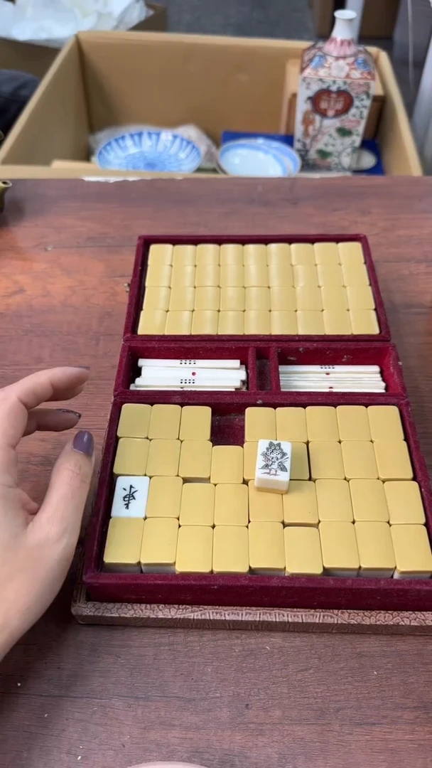 两手空空不敢误芳华