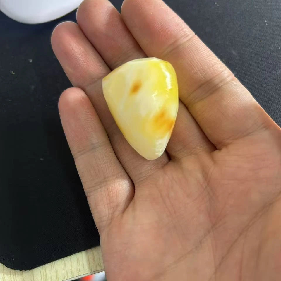 天然琥珀蜜蜡吊坠