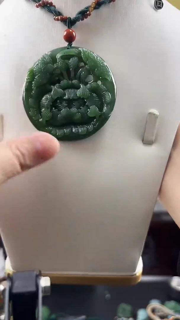 颈饰未镶嵌和田玉喜上眉梢