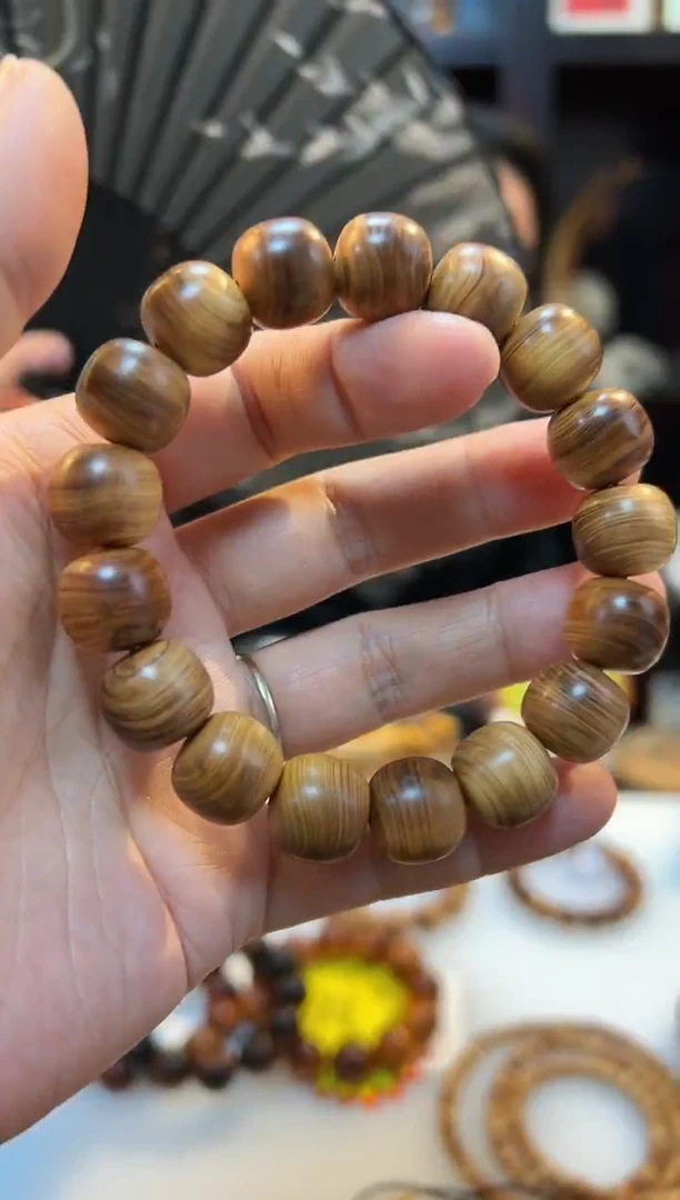 崖柏微瑕1.3*1.4精品老型单圈只有手套盘玩袋