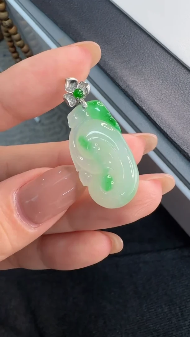 颈饰18K金镶嵌翡翠缅甸A货翡翠