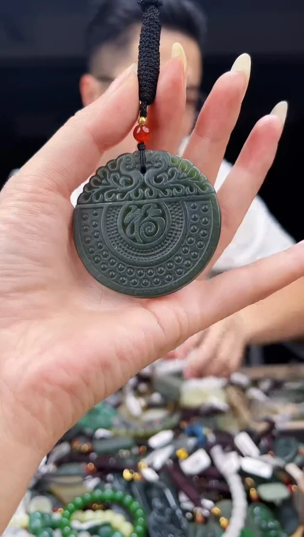 颈饰未镶嵌和田玉1