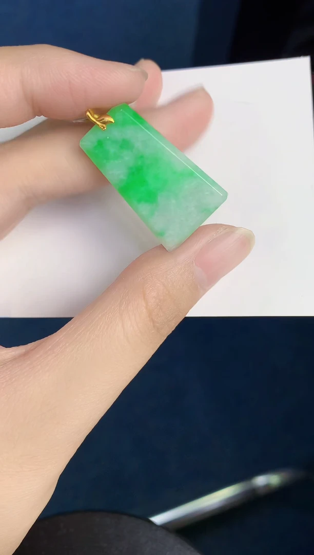 翡翠18K金镶嵌颈饰天然翡翠緬甸A貨