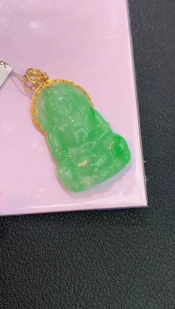 颈饰18K金镶嵌翡翠赠礼盒 丁丁