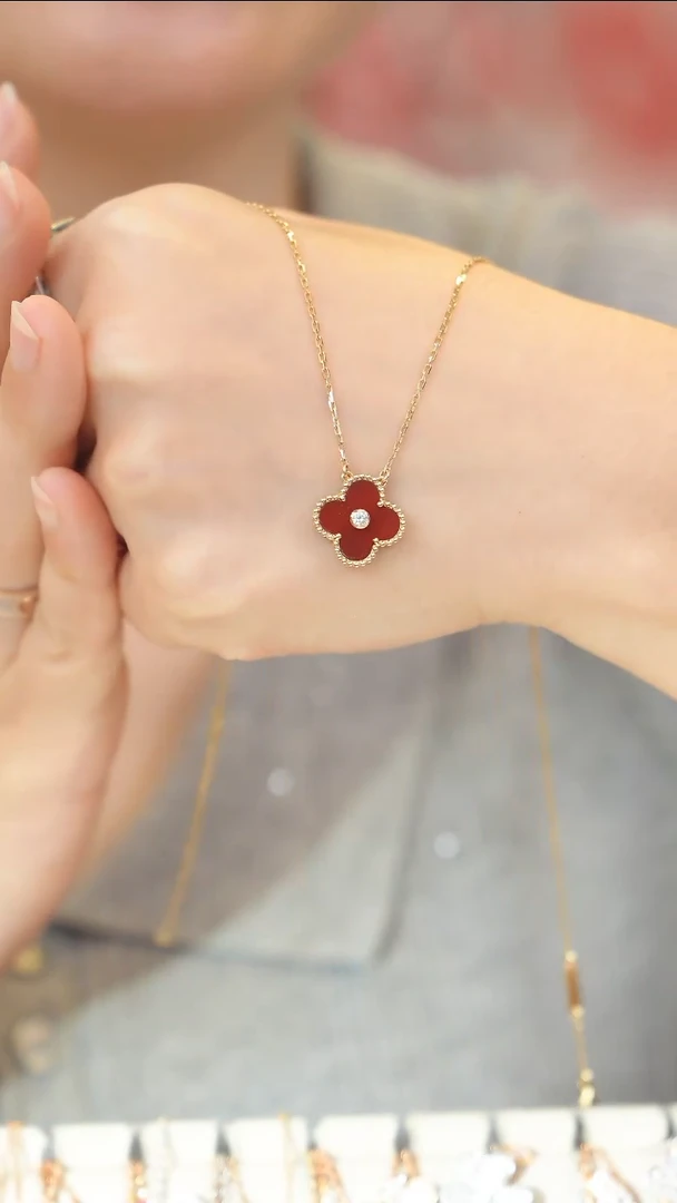 项链18K金镶嵌钻石红花