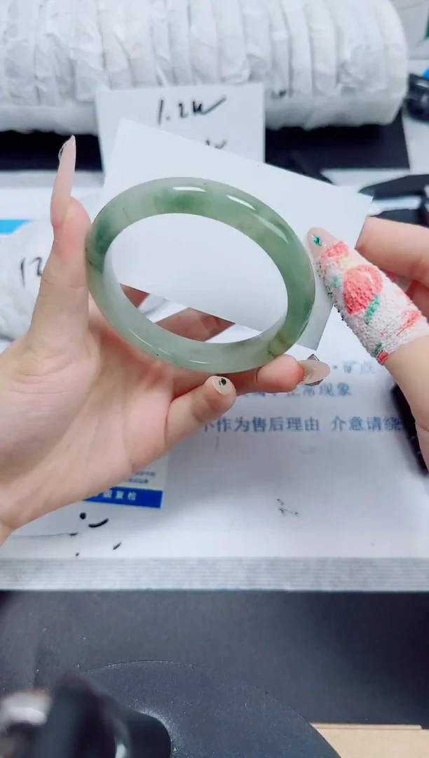 石英质玉手镯未镶嵌210/60