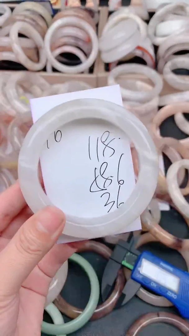 未镶嵌手镯石英质玉118