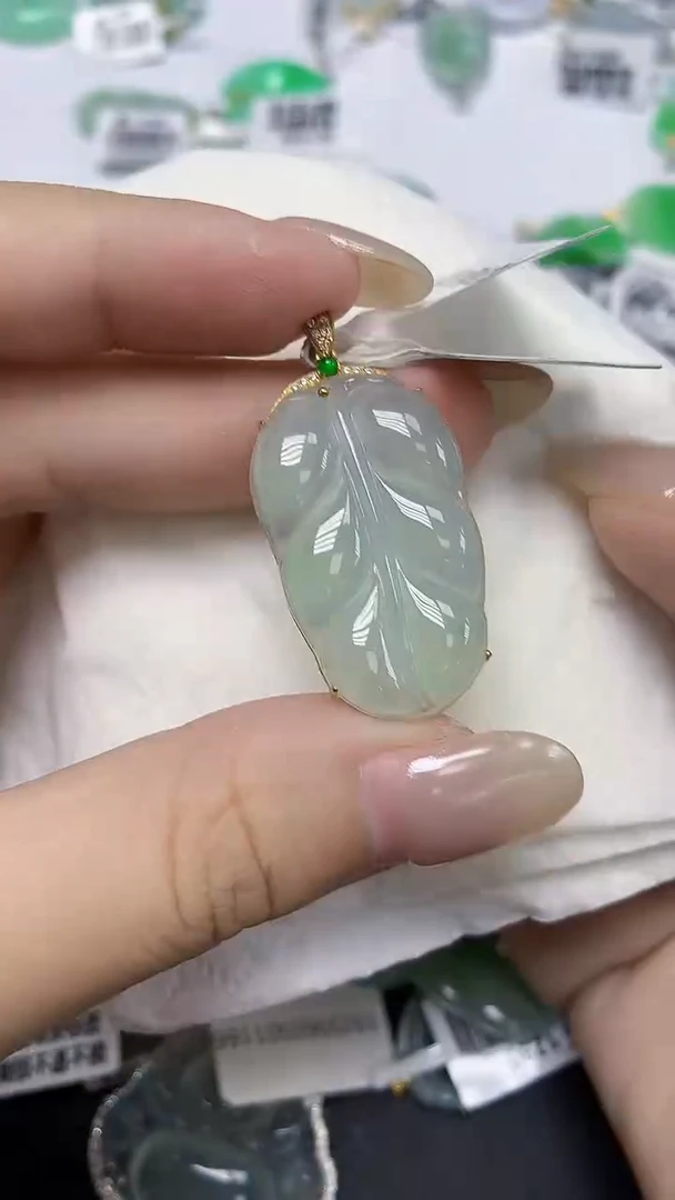 翡翠18K金镶嵌颈饰天然缅甸翡翠A货