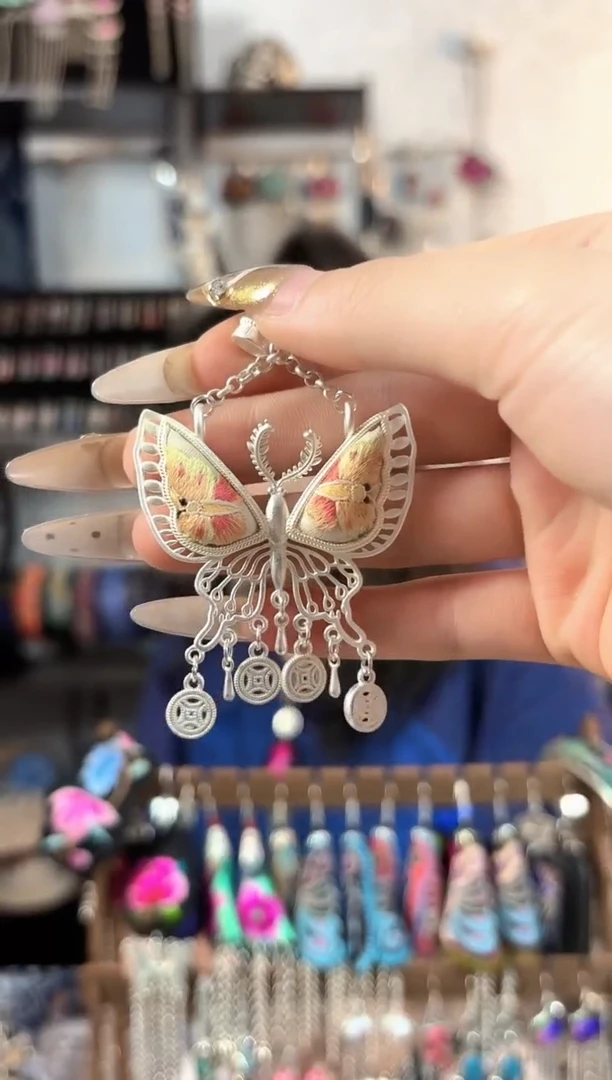 织绣彩云南阁非遗老绣饰品092