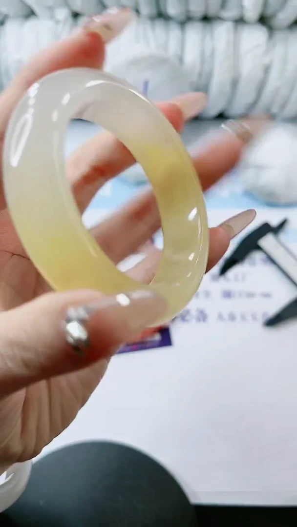 【闪购商品】石英质玉手镯未镶嵌多样性发货L251