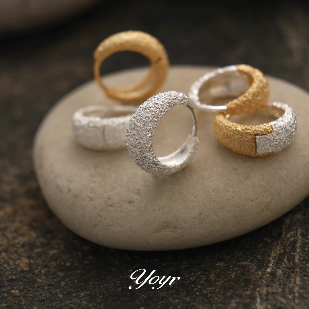 YOYR 黄铜耳饰 肌理熔岩素圈耳环复古简约高级感百搭磨砂金属耳圈